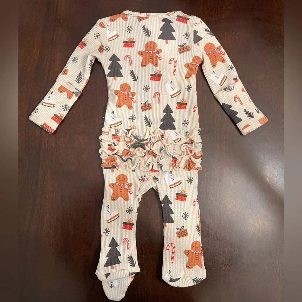 NWT Organic Waffle Ruffle Zip Footie, Gingerbread Wonderland Snow, 3-6mo